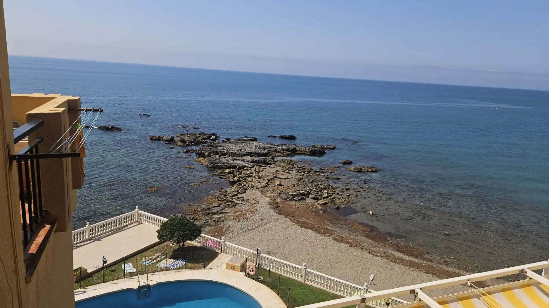 Piscina de Apartamento de alquiler en Benalmádena con Terraza, Amueblado y Piscina comunitaria