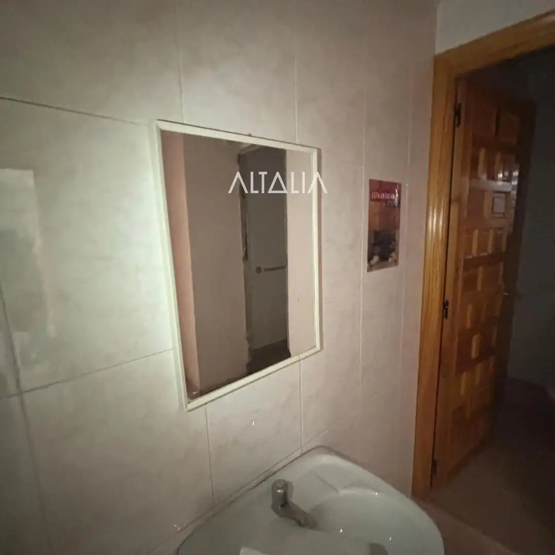Bany de Casa o xalet en venda en Poyatos amb Calefacció, Terrassa i Traster