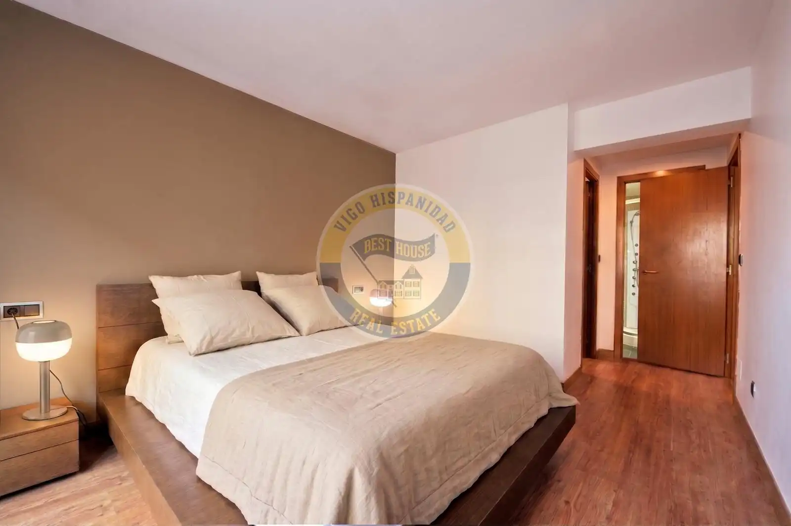 Habitación de Piso en venta en Vigo  con Calefacción, Parquet y Terraza
