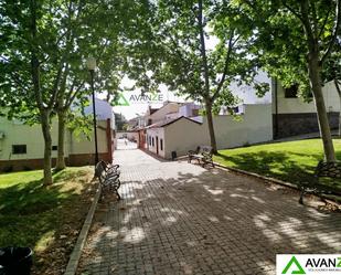 Vista exterior de Casa o xalet en venda en Mérida amb Aire condicionat, Terrassa i Traster