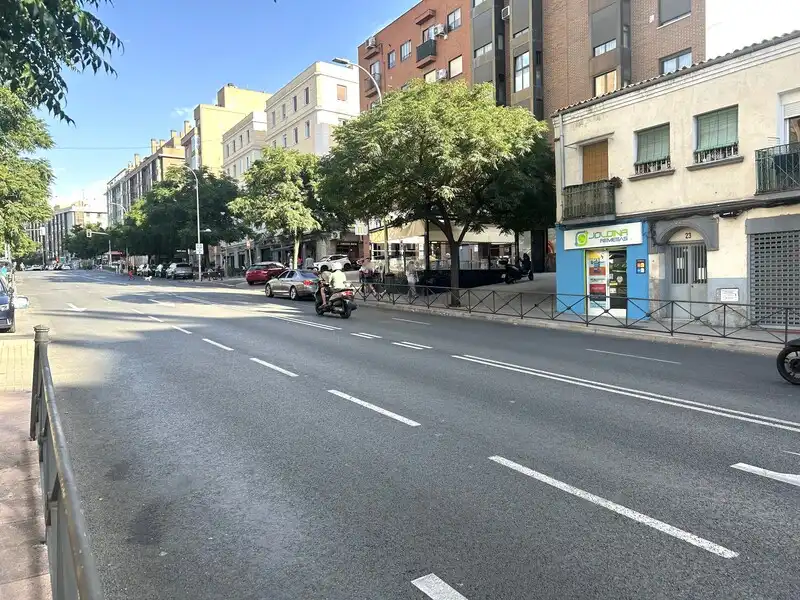 Vista exterior de Piso en venta en Madrid con Calefacción y Amueblado