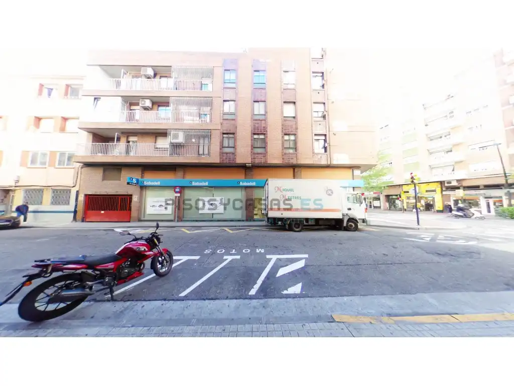 Vista exterior de Local en venta en Zaragoza con Amueblado