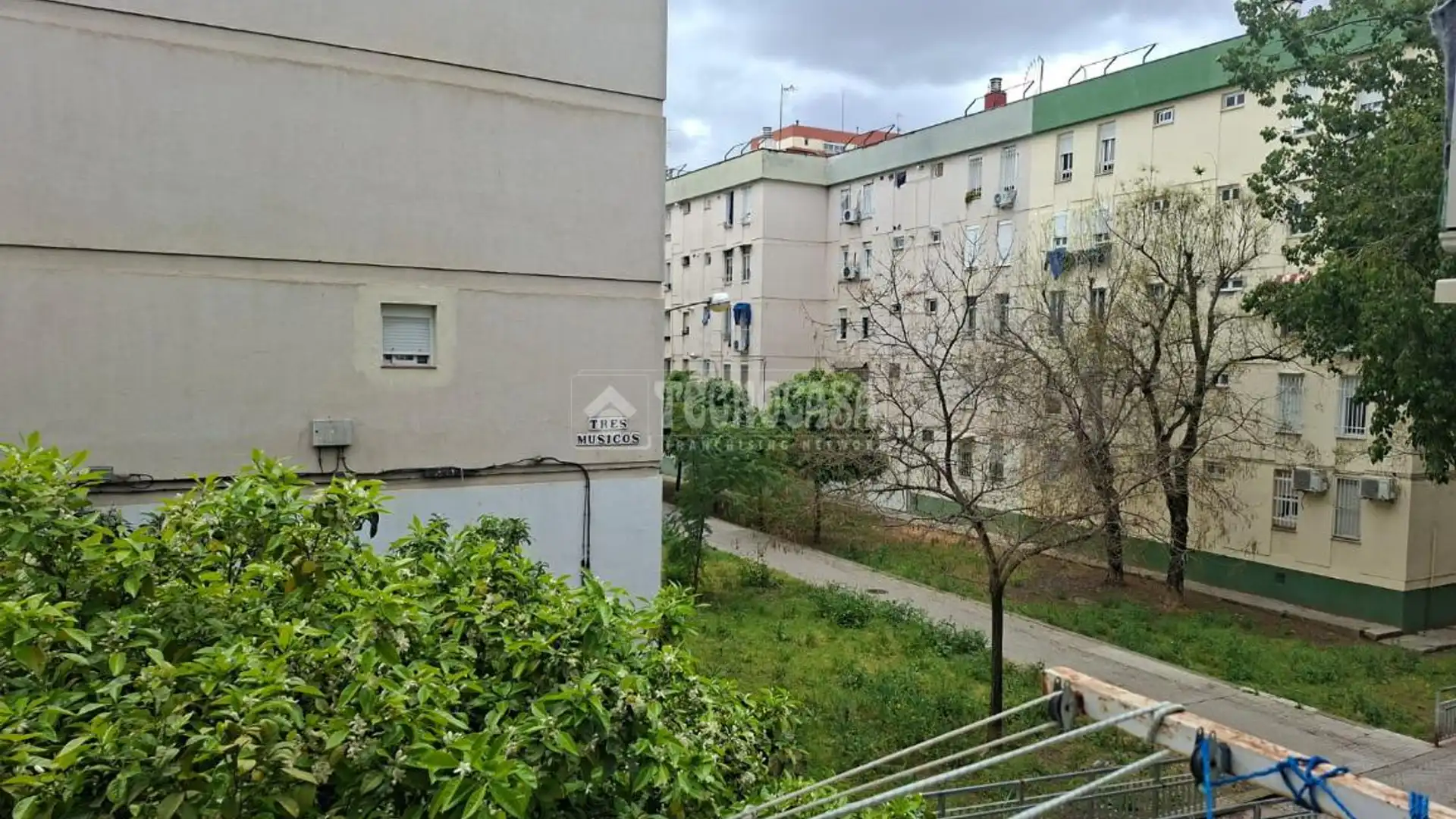 Exterior view of Flat for sale in  Sevilla Capital  with Air Conditioner