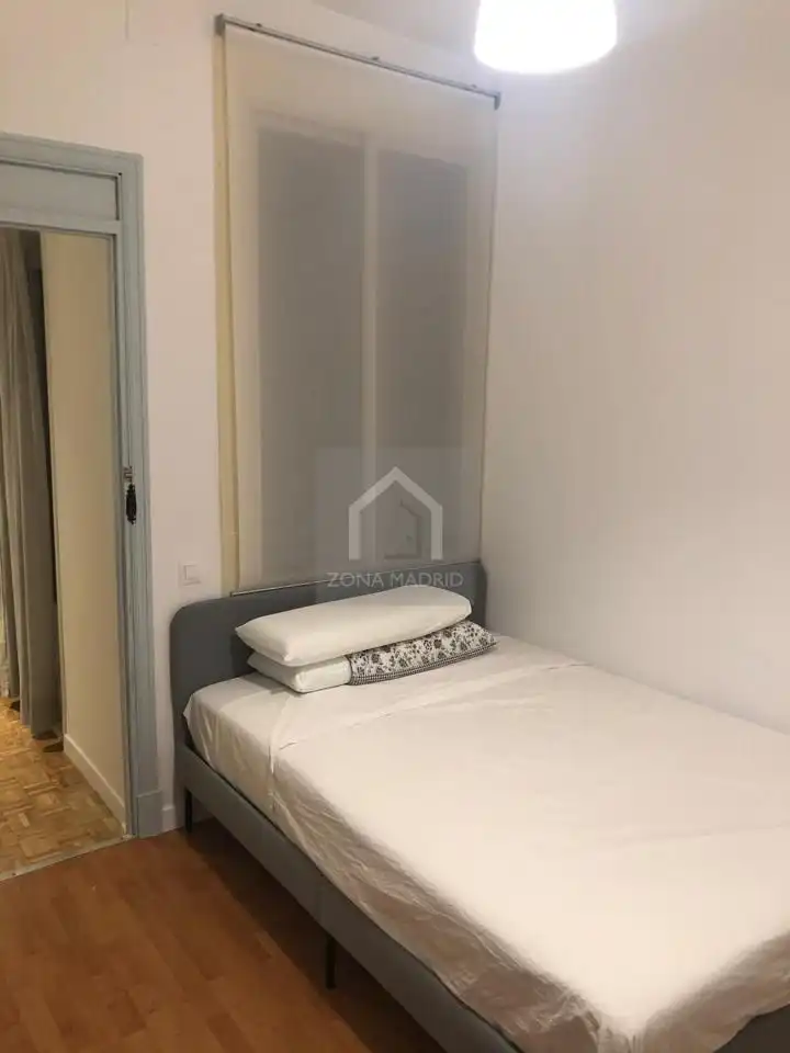 Habitación de Piso en venta en Madrid con Trastero