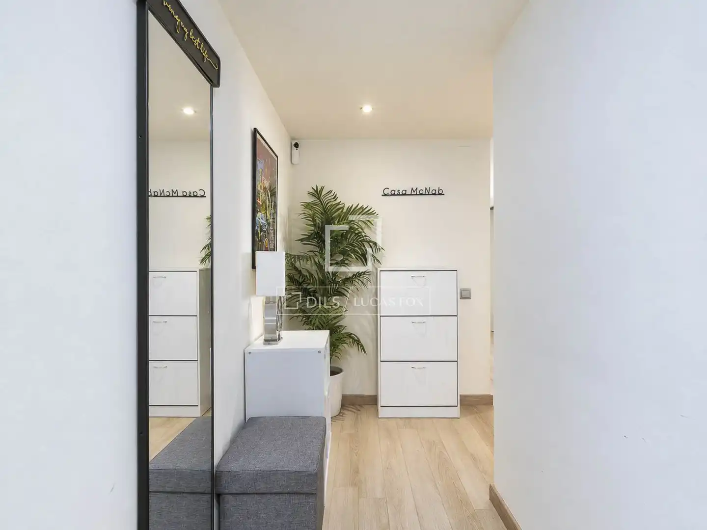 Wohnung zum Verkauf in Barcelona mit Klimaanlage und Balkon