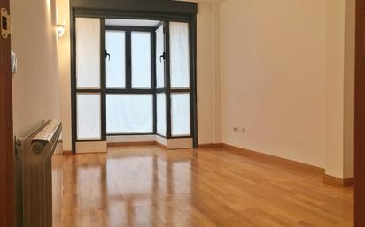 Bedroom of Flat to rent in  Madrid Capital  with Air Conditioner and Heating
