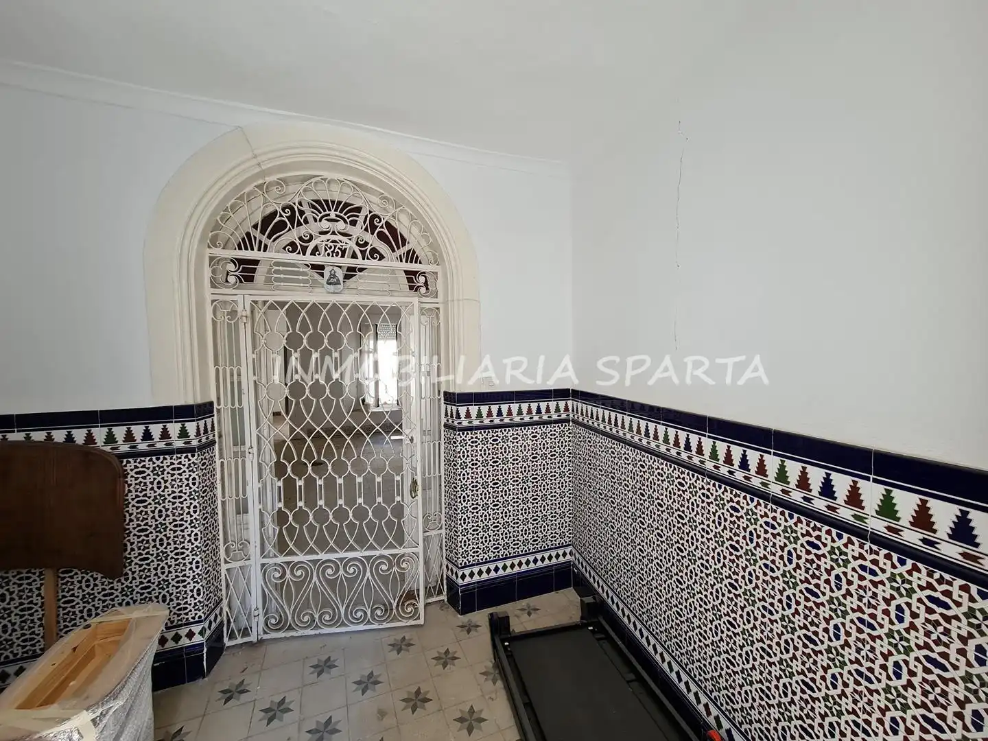 Casa adosada en venda en Sanlúcar la Mayor amb Jardí privat i Balcó