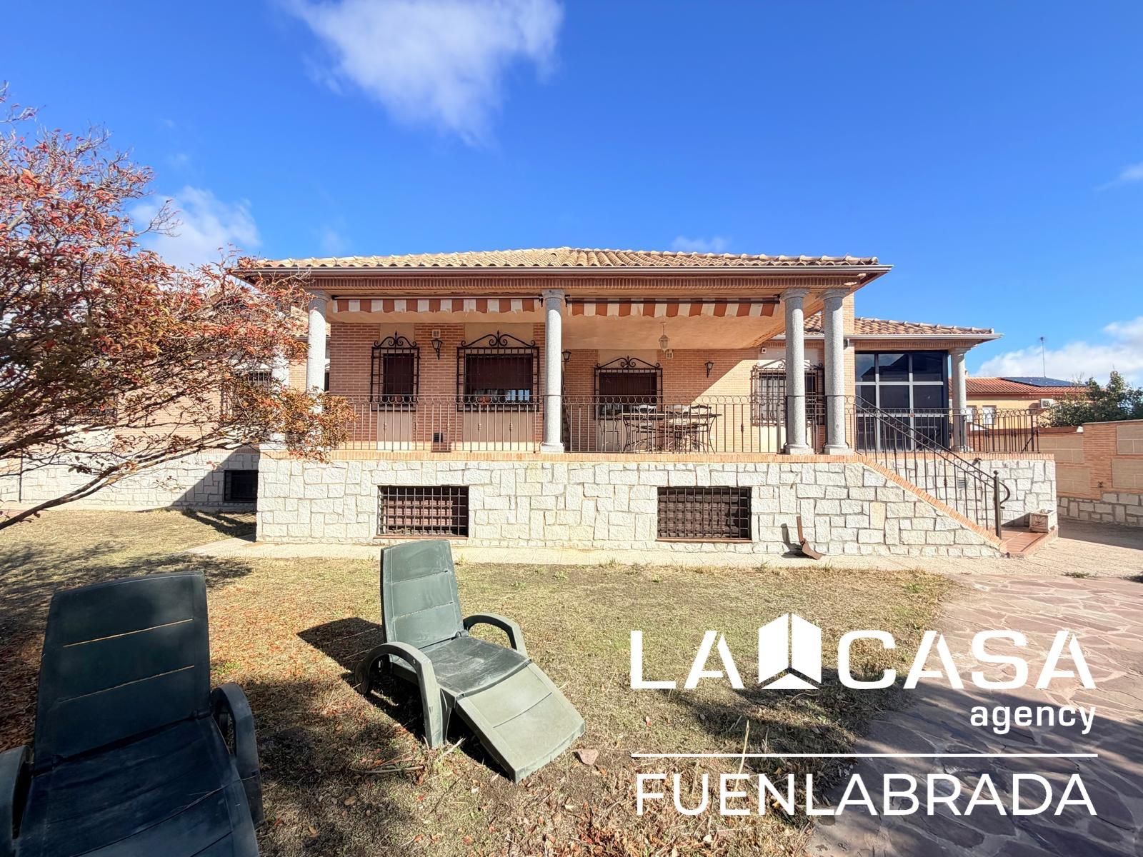 Exterior view of House or chalet for sale in Chozas de Canales  with Heating