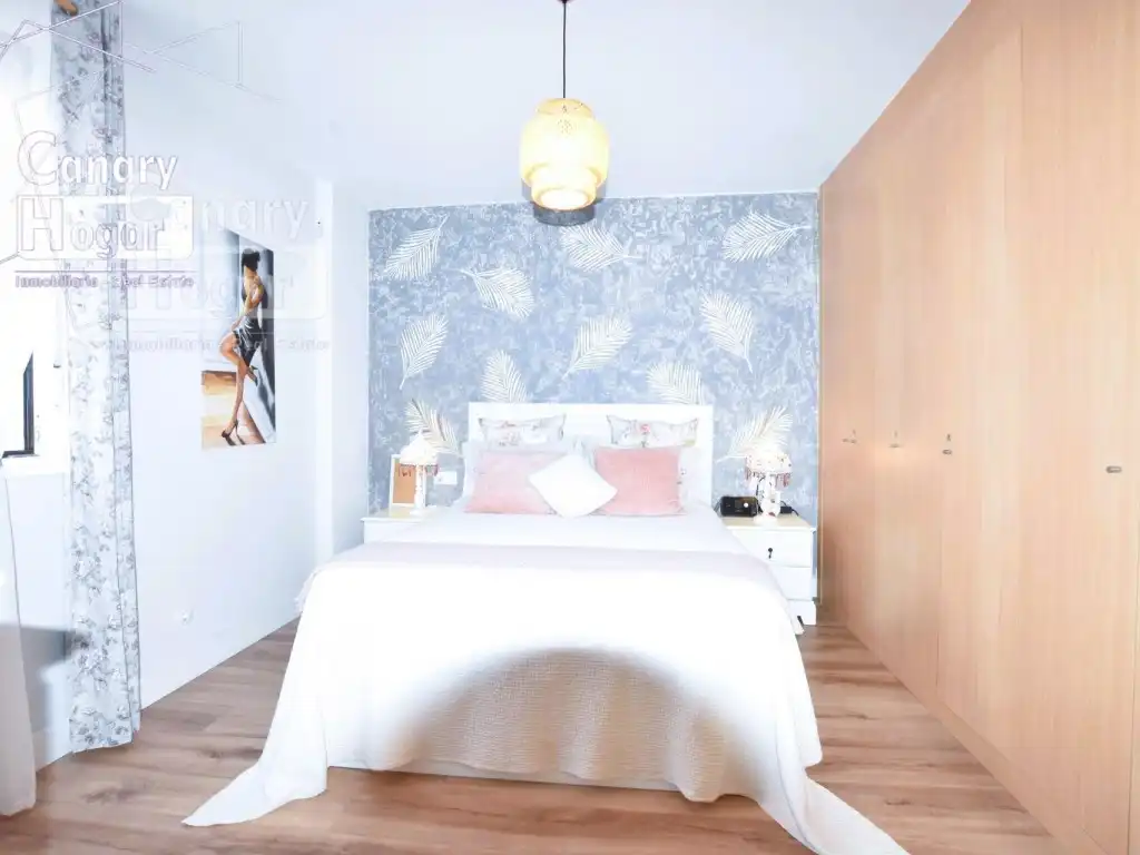 Schlafzimmer von Dachboden zum Verkauf in San Miguel de Abona mit Heizung, Privatgarten und Balkon