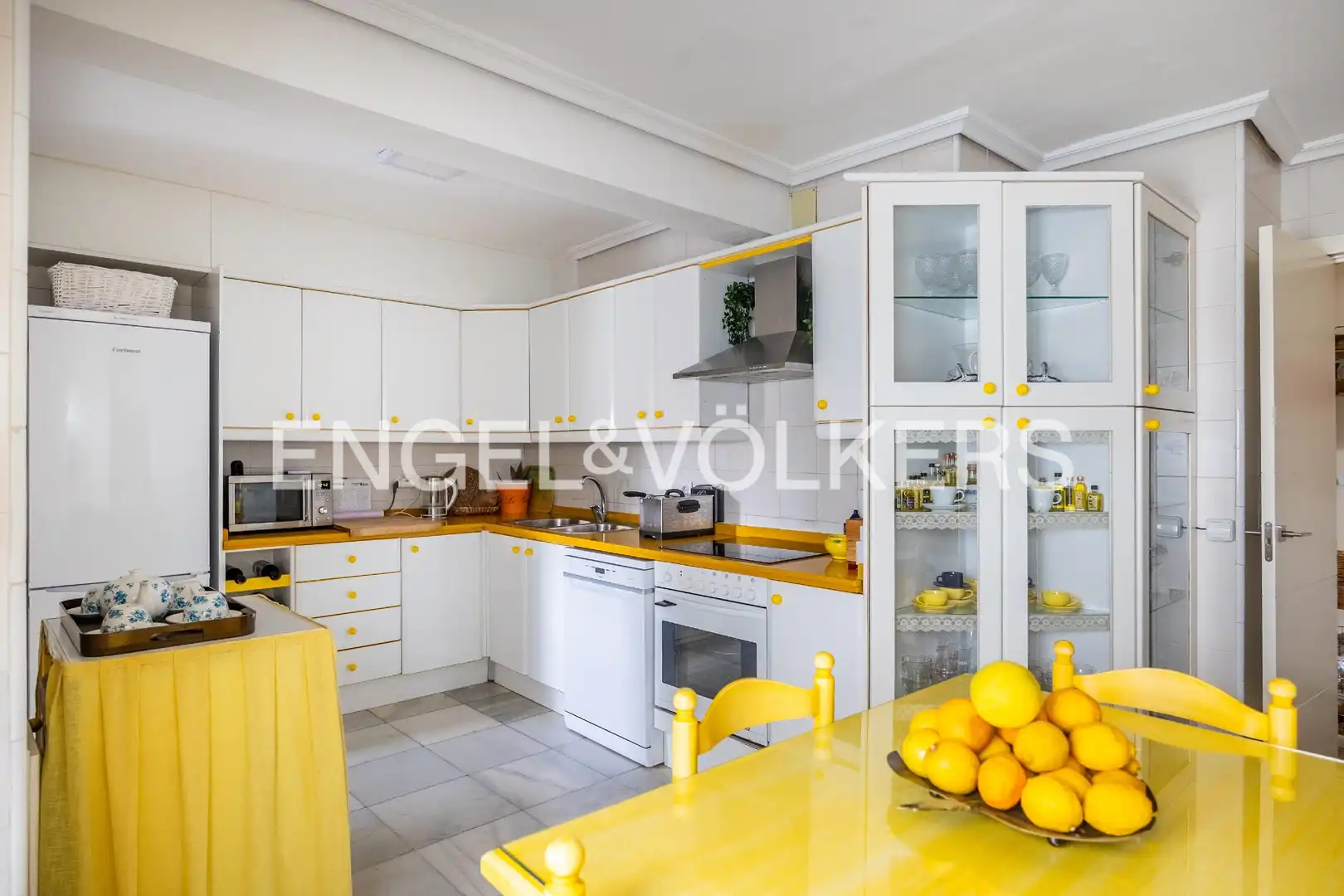 Kitchen of Flat for sale in Sevilla  with Heating, Private garden and Terrace