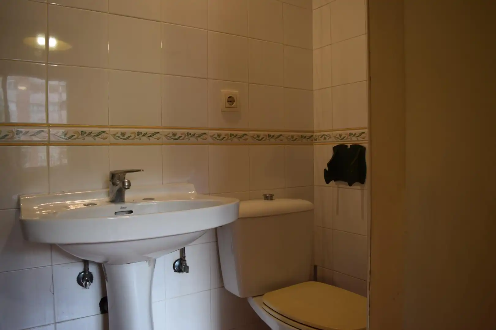 Bany de Pis en venda en Oviedo  amb Calefacció, Parquet i Traster