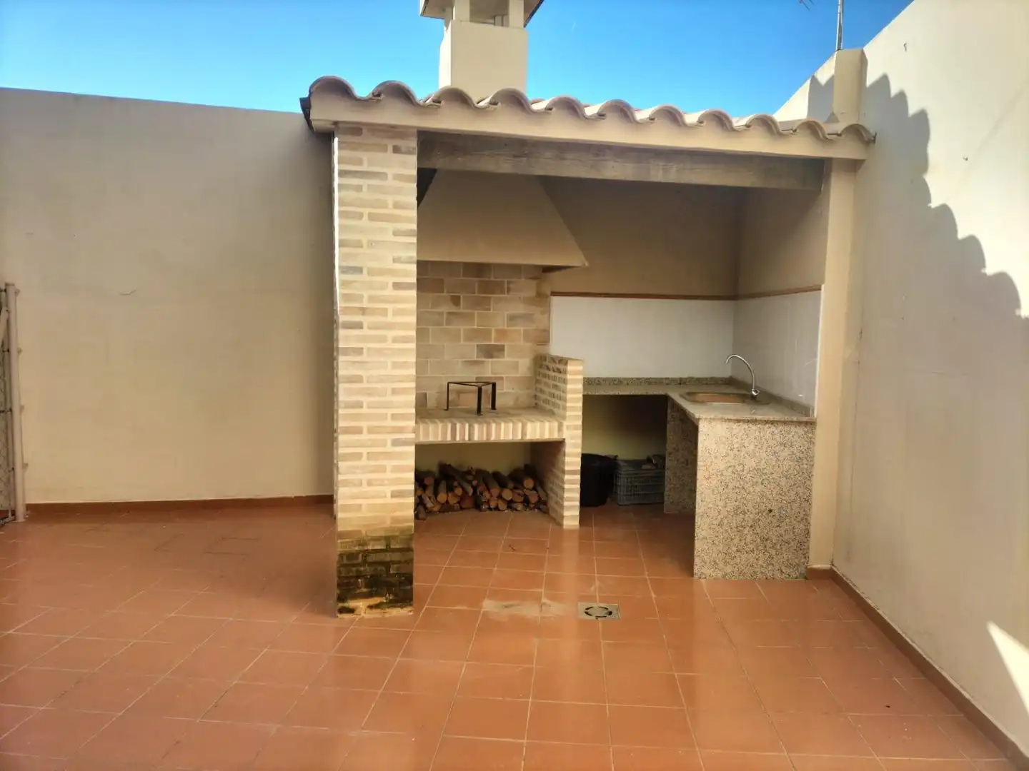 Cuina de Casa adosada en venda en Navarrés amb Aire condicionat i Terrassa