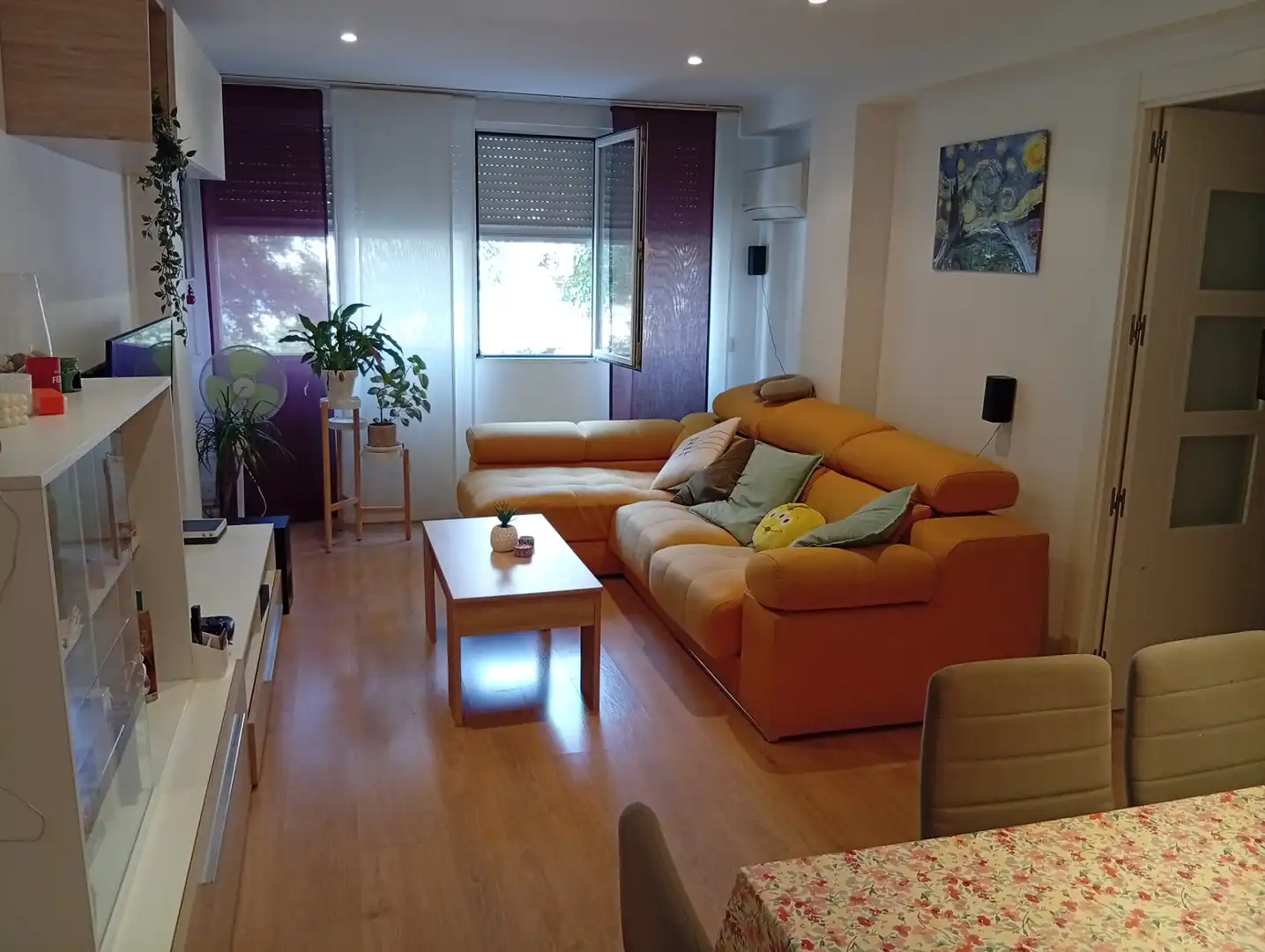 Sala d'estar de Pis en venda en Alcalá de Henares amb Aire condicionat, Calefacció i Moblat
