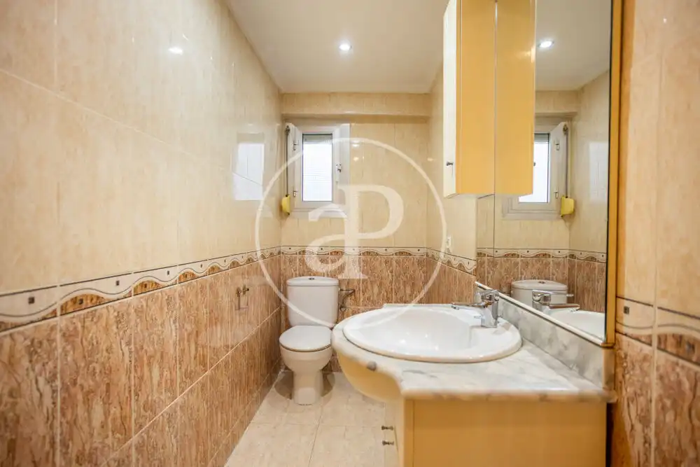 Baño de Piso en venta en Torrent con Aire acondicionado, Calefacción y Amueblado