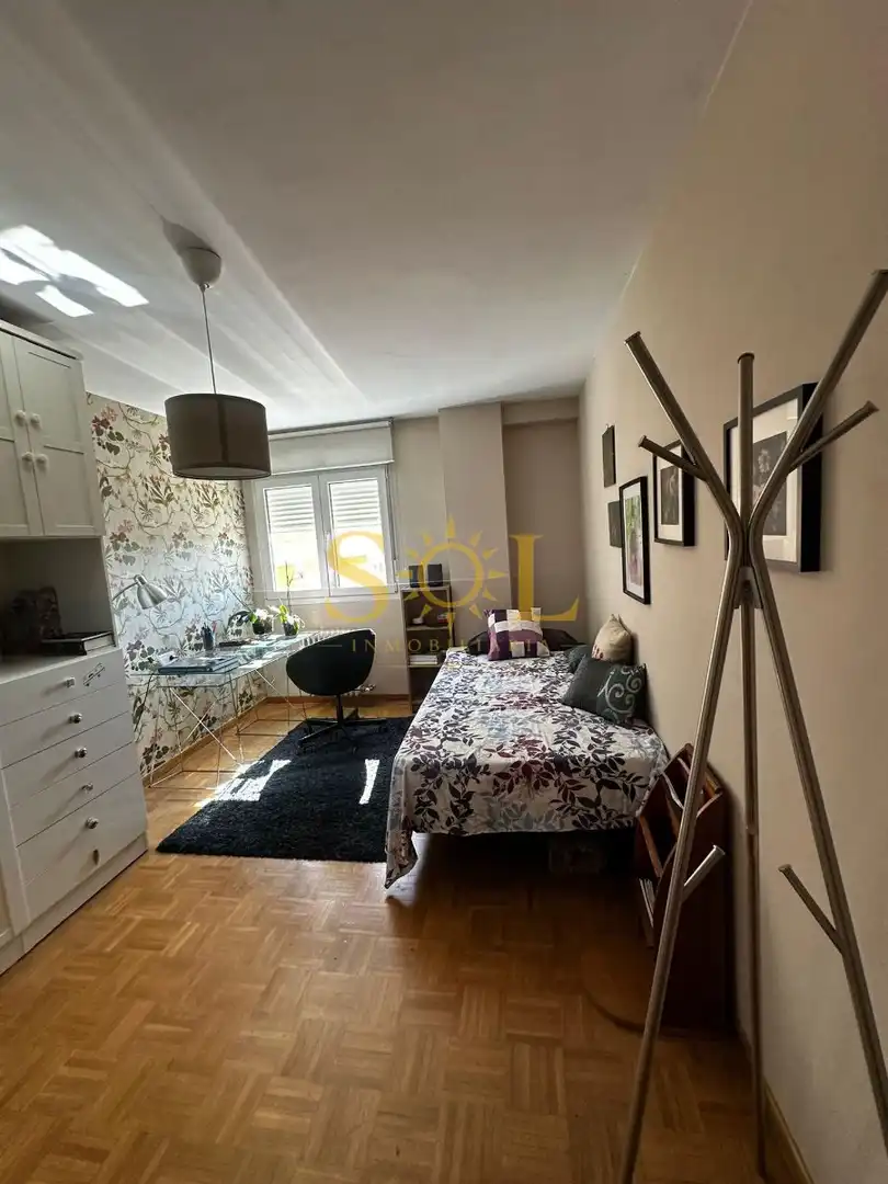 Dormitori de Pis en venda en León Capital  amb Calefacció, Traster i Moblat
