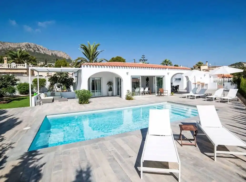 Vista exterior de Casa o chalet en venta en Calpe / Calp con Aire acondicionado, Calefacción y Jardín privado