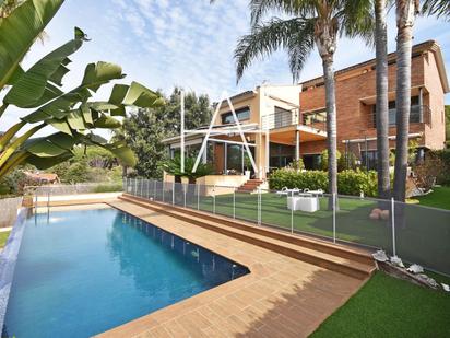 Swimming pool of House or chalet for sale in Sant Vicenç de Montalt  with Air Conditioner, Heating and Terrace