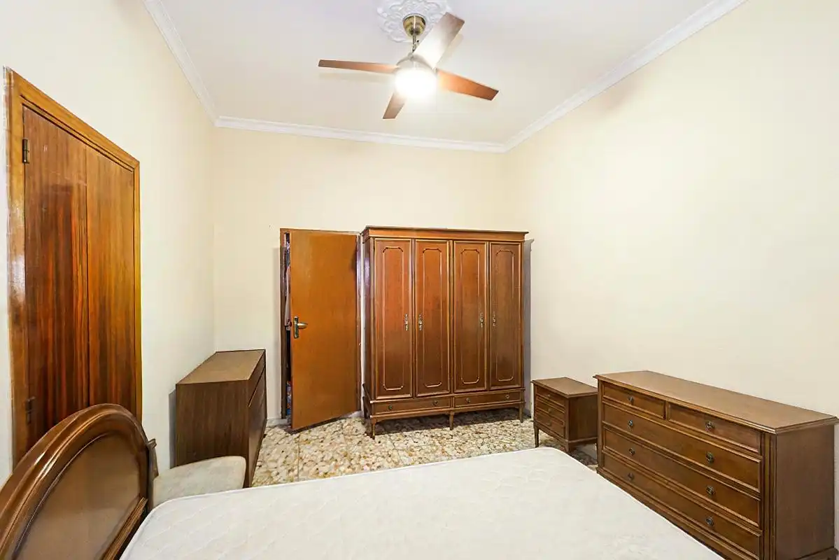 Dormitori de Casa adosada en venda en Sevilla amb Aire condicionat, Calefacció i Jardí privat
