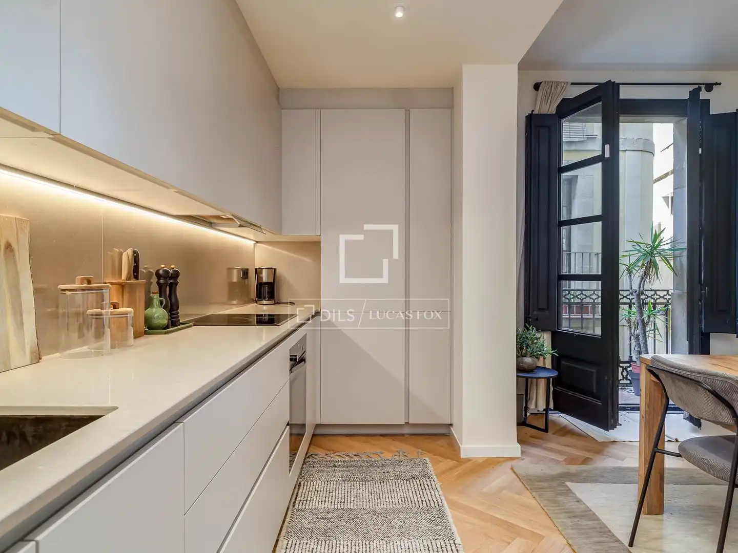 Küche von Wohnung zum Verkauf in Barcelona mit Klimaanlage, Heizung und Parkett