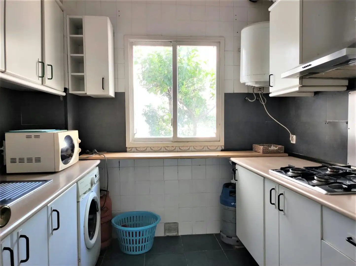 Cocina de Piso para compartir en Sevilla con Amueblado, Lavadora y Internet