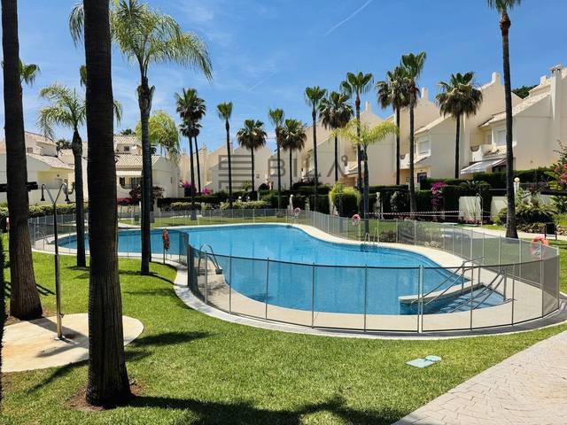 Casa adosada en Venta en Costabella en Las Chapas - Alicate Playa