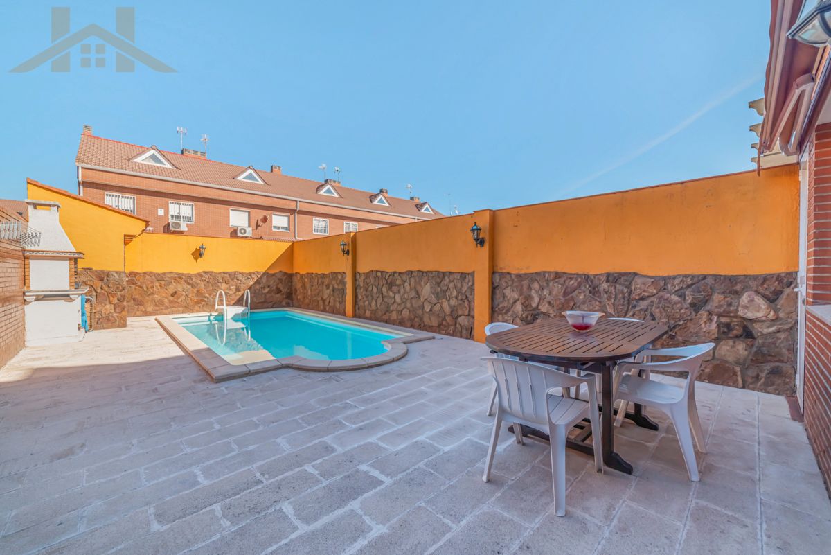 Swimming pool of Single-family semi-detached for sale in Ciempozuelos  with Private garden and Swimming Pool