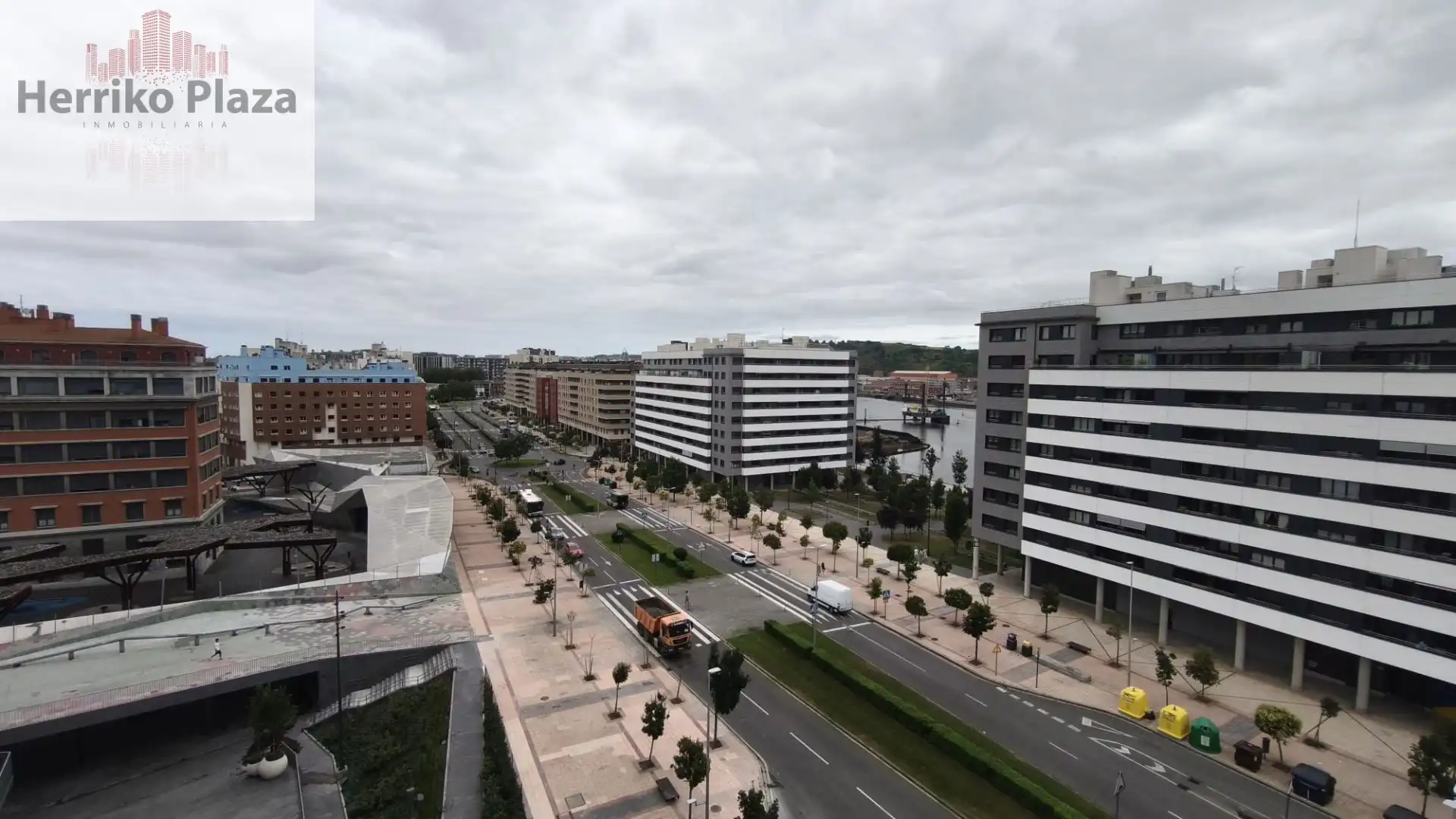 Vista exterior de Pis en venda en Barakaldo  amb Calefacció i Traster