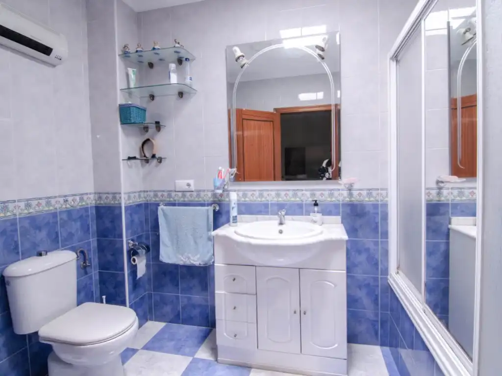 Bany de Casa o xalet en venda en La Rinconada
