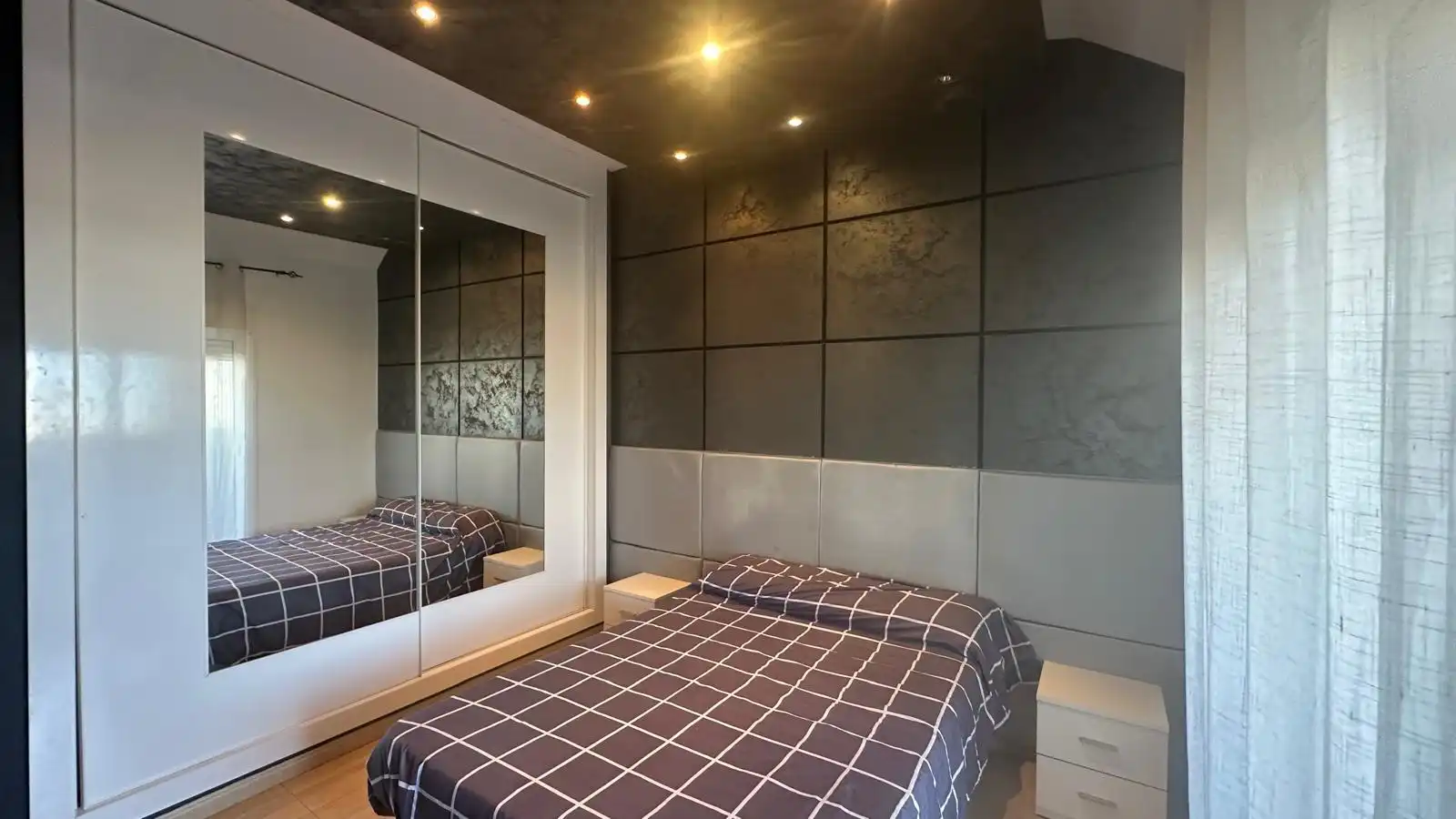 Schlafzimmer von Dachboden zum Verkauf in Roquetas de Mar mit Privatgarten und Terrasse