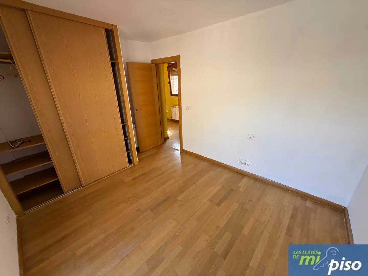 Dormitori de Casa adosada en venda en Corcos amb Calefacció, Jardí privat i Parquet