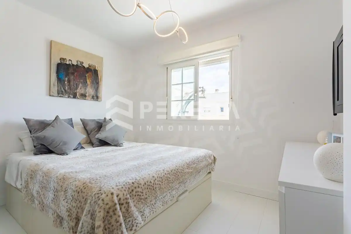 Habitación de Ático en venta en Roquetas de Mar con Aire acondicionado, Terraza y Piscina comunitaria