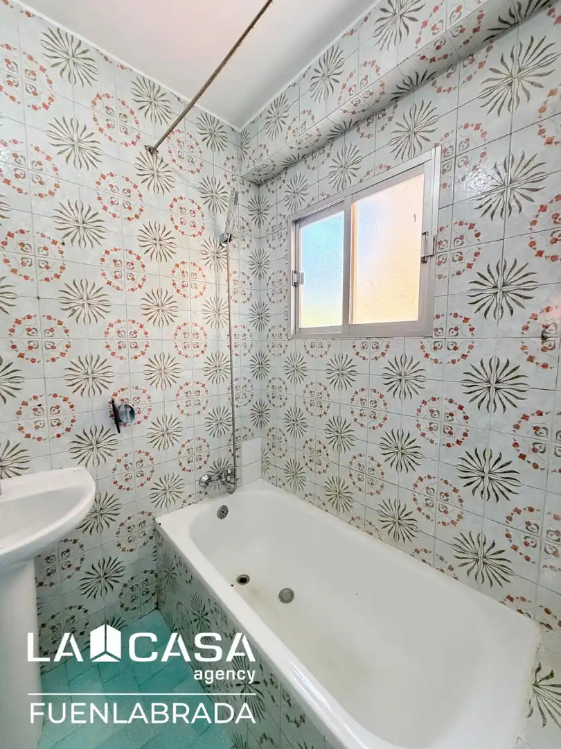 Bathroom of Flat for sale in Fuenlabrada  with Terrace