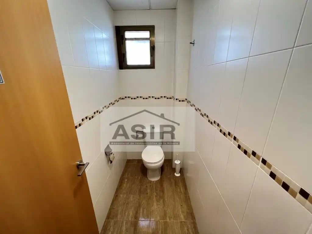 Industrial buildings for rent in Favara