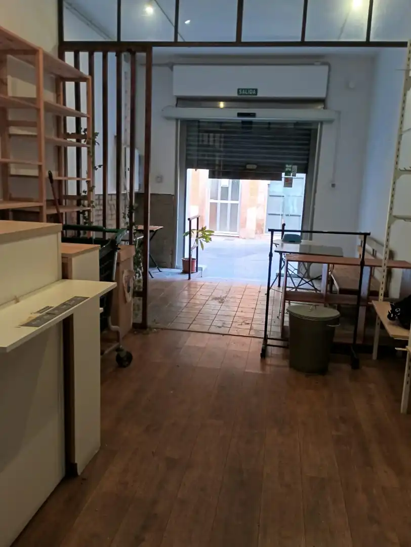 Business premises for transfer in Carrer de Cabestany 12, imagen 27