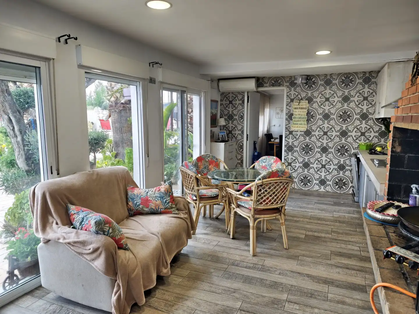 Living room of Houses for rent in Elda  with Air Conditioner, Private garden and Terrace