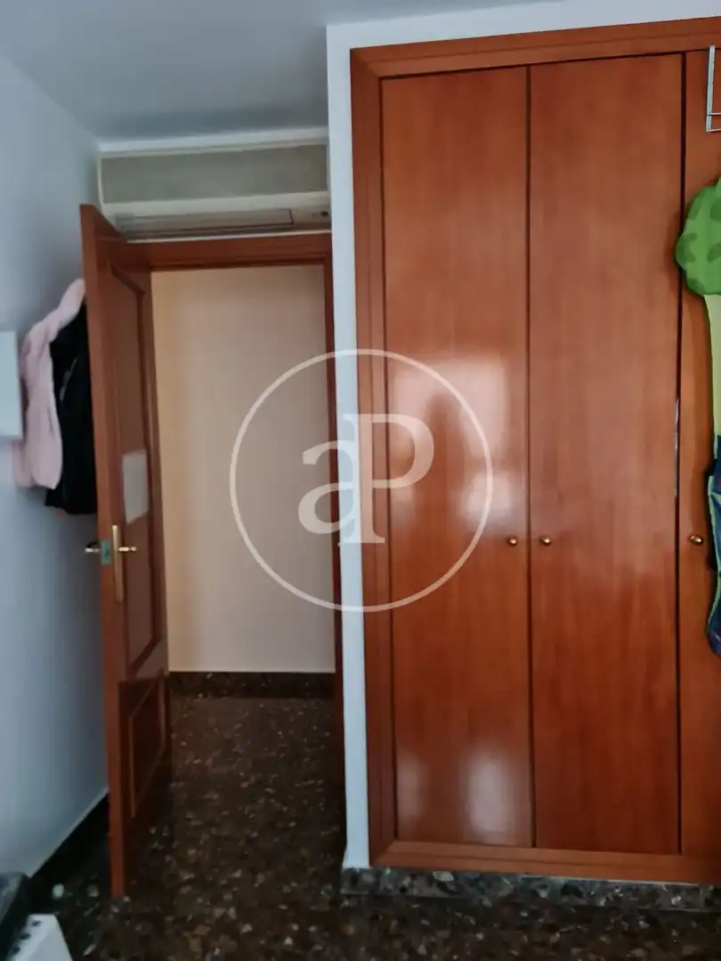 Schlafzimmer von Wohnung zur Miete in Valencia mit Klimaanlage, Heizung und Privatgarten