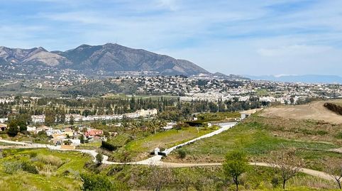 Terreno con finca, casa móvil y grandes criaderos.