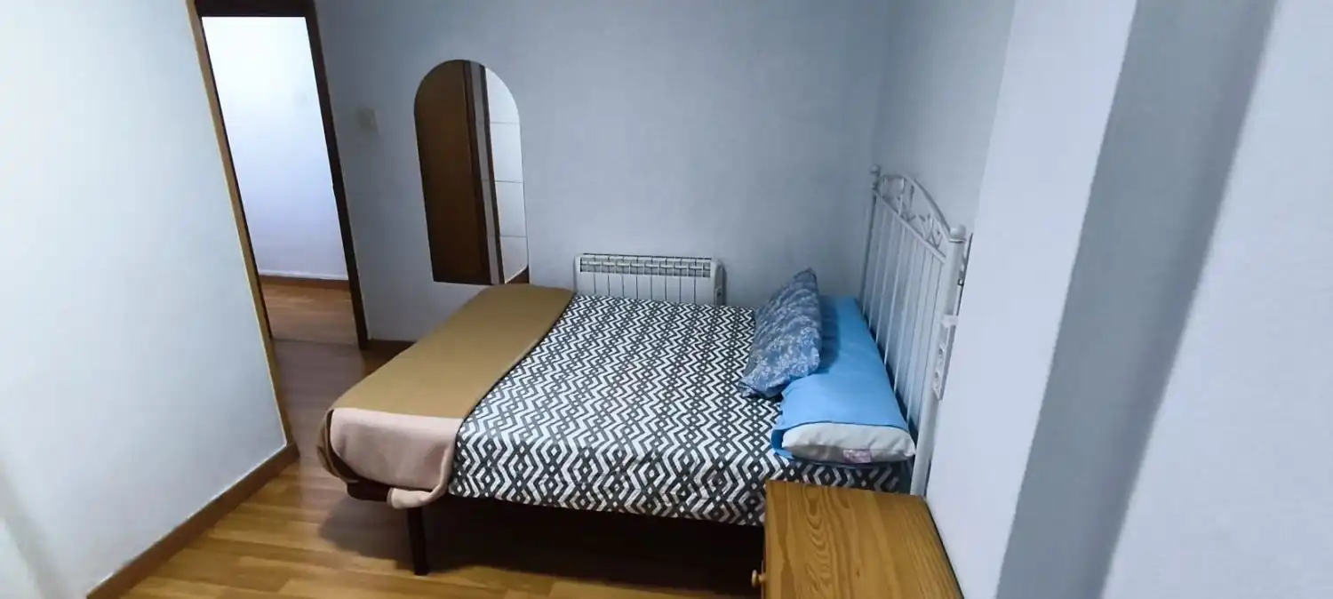 Habitación de Piso en venta en Oviedo  con Calefacción, Trastero y Amueblado