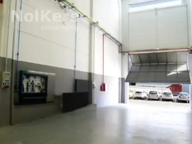 Nau industrial de lloguer en Barberà del Vallès