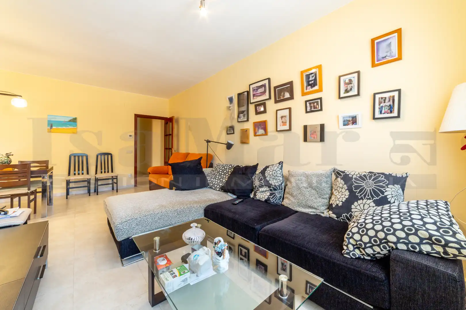 Sala de estar de Casa adosada en venta en Calafell con Aire acondicionado, Calefacción y Jardín privado
