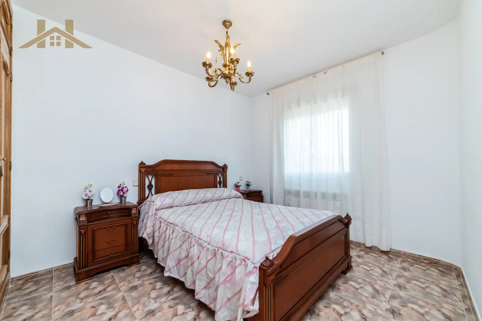 Habitación de Casa adosada en venta en Villa del Prado con Aire acondicionado, Jardín privado y Piscina