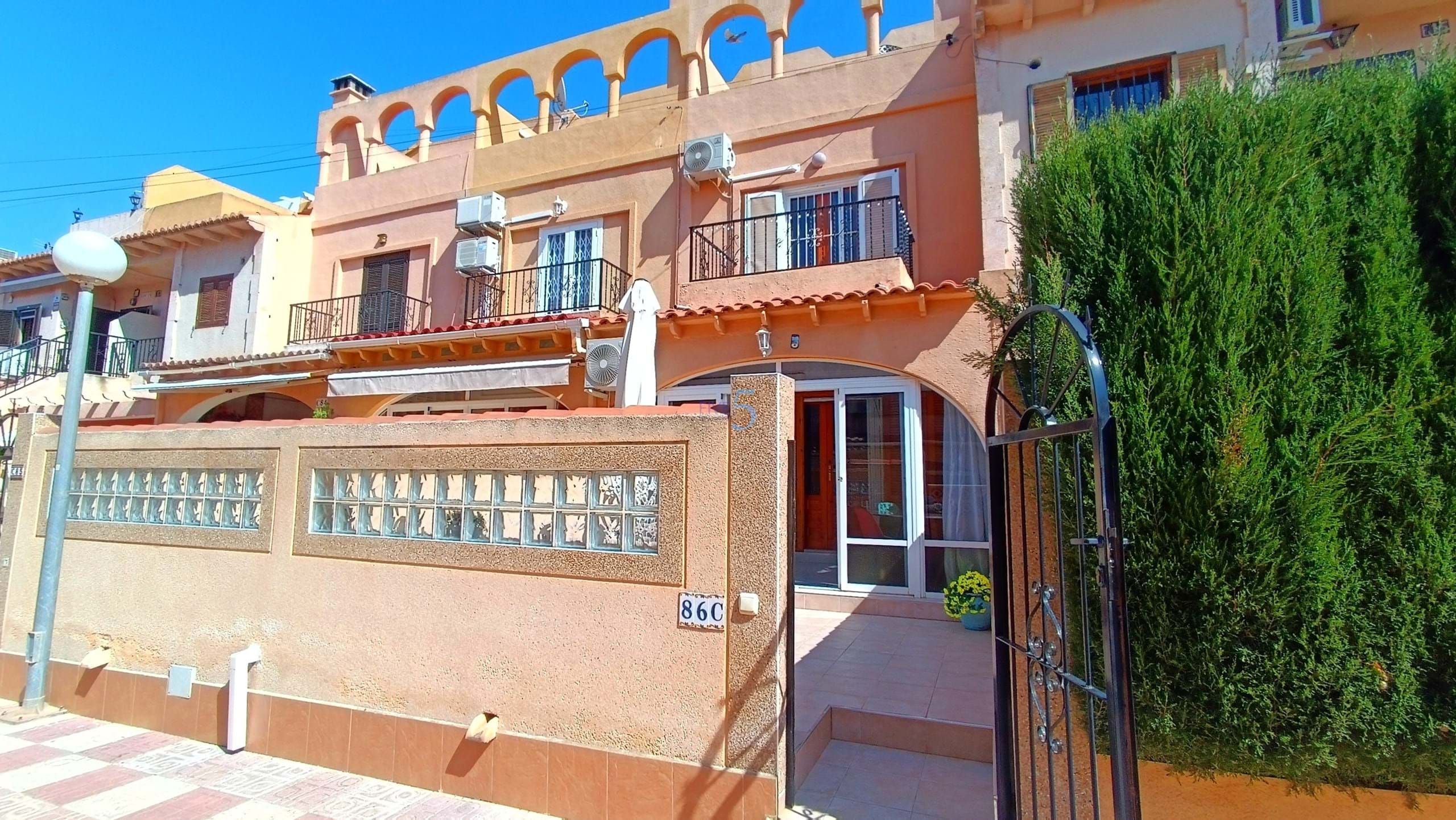 Casa adosada en venda a Zona Carrefour - Urbanizaciones