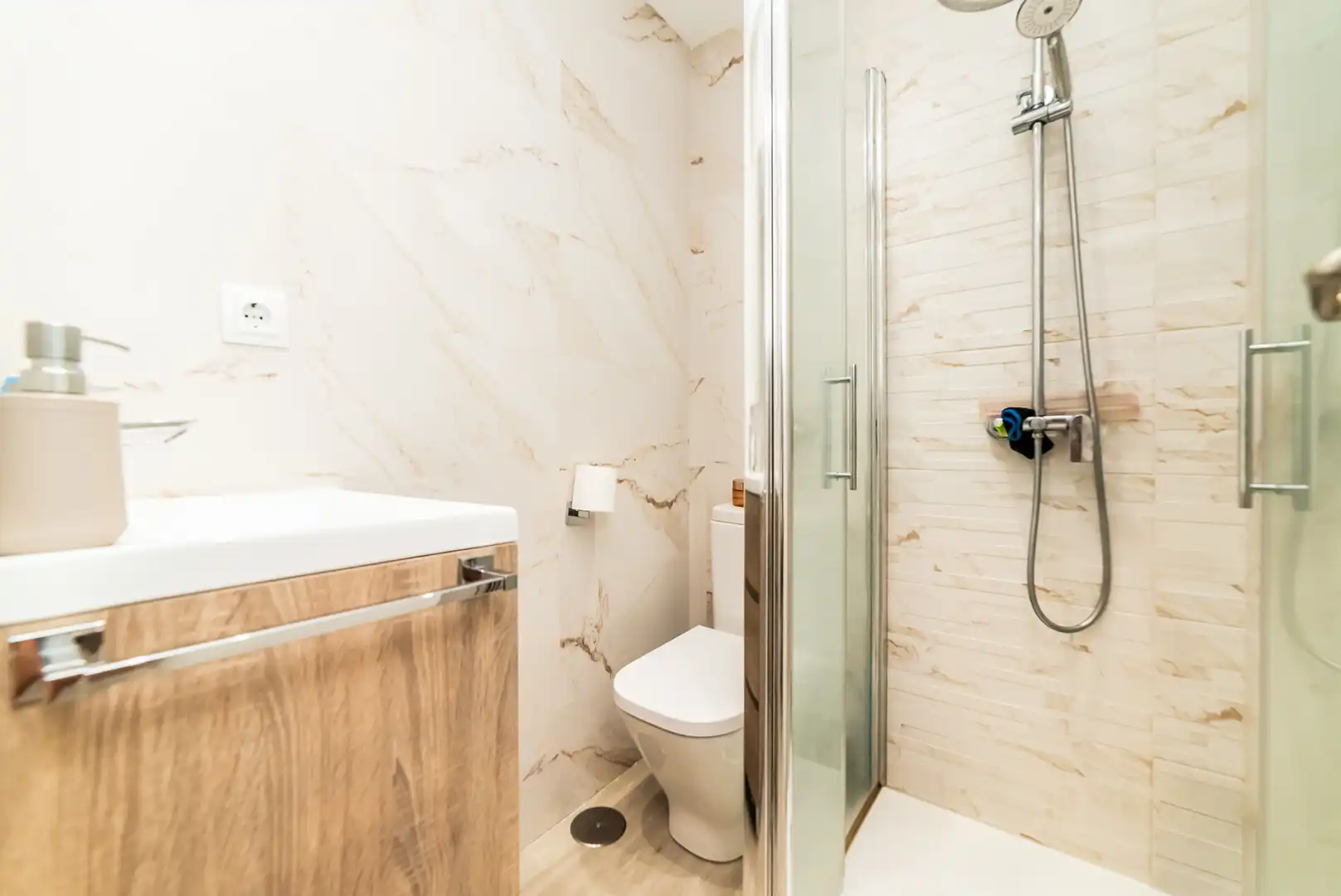 Bathroom of Flat for sale in Leganés  with Air Conditioner, Heating and Storage room