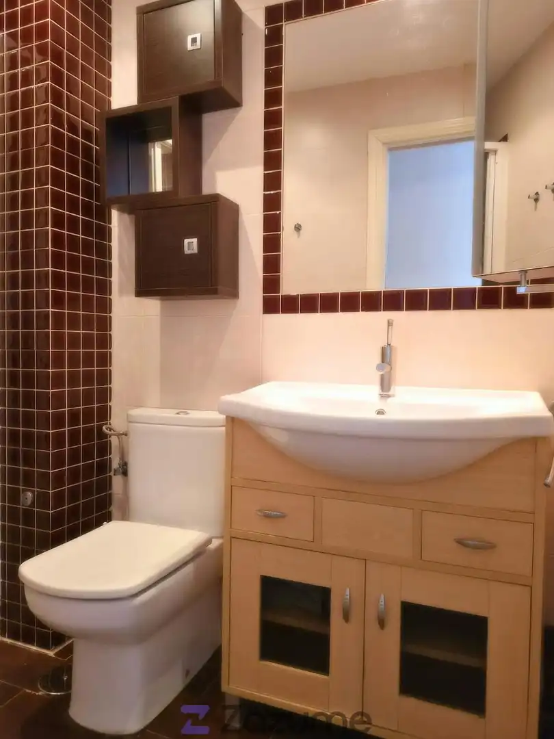 Badezimmer von Wohnung zur Miete in Sevilla mit Klimaanlage, Heizung und Möbliert