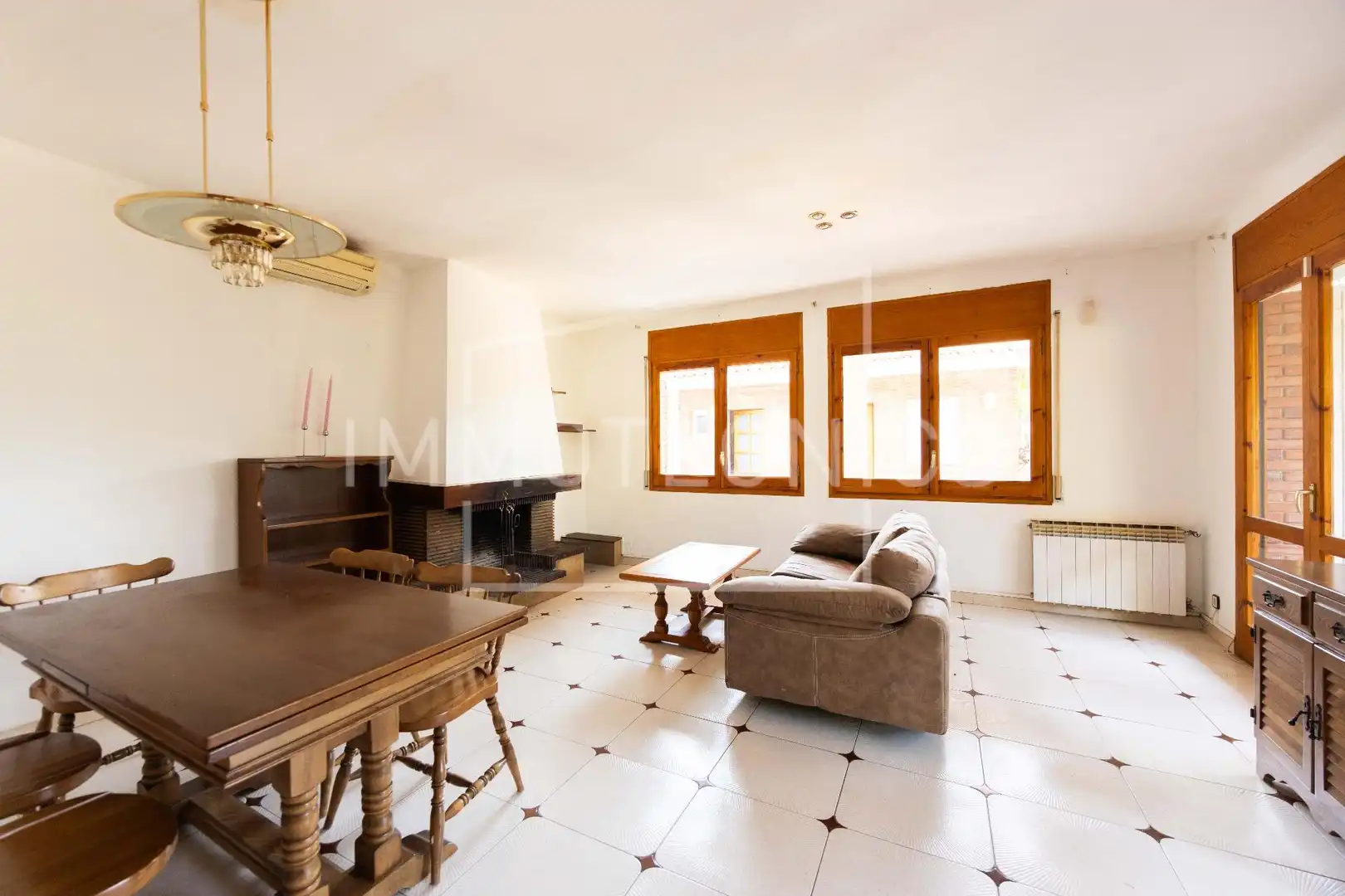 Sala d'estar de Casa o xalet en venda en Arenys de Munt amb Aire condicionat, Calefacció i Jardí privat