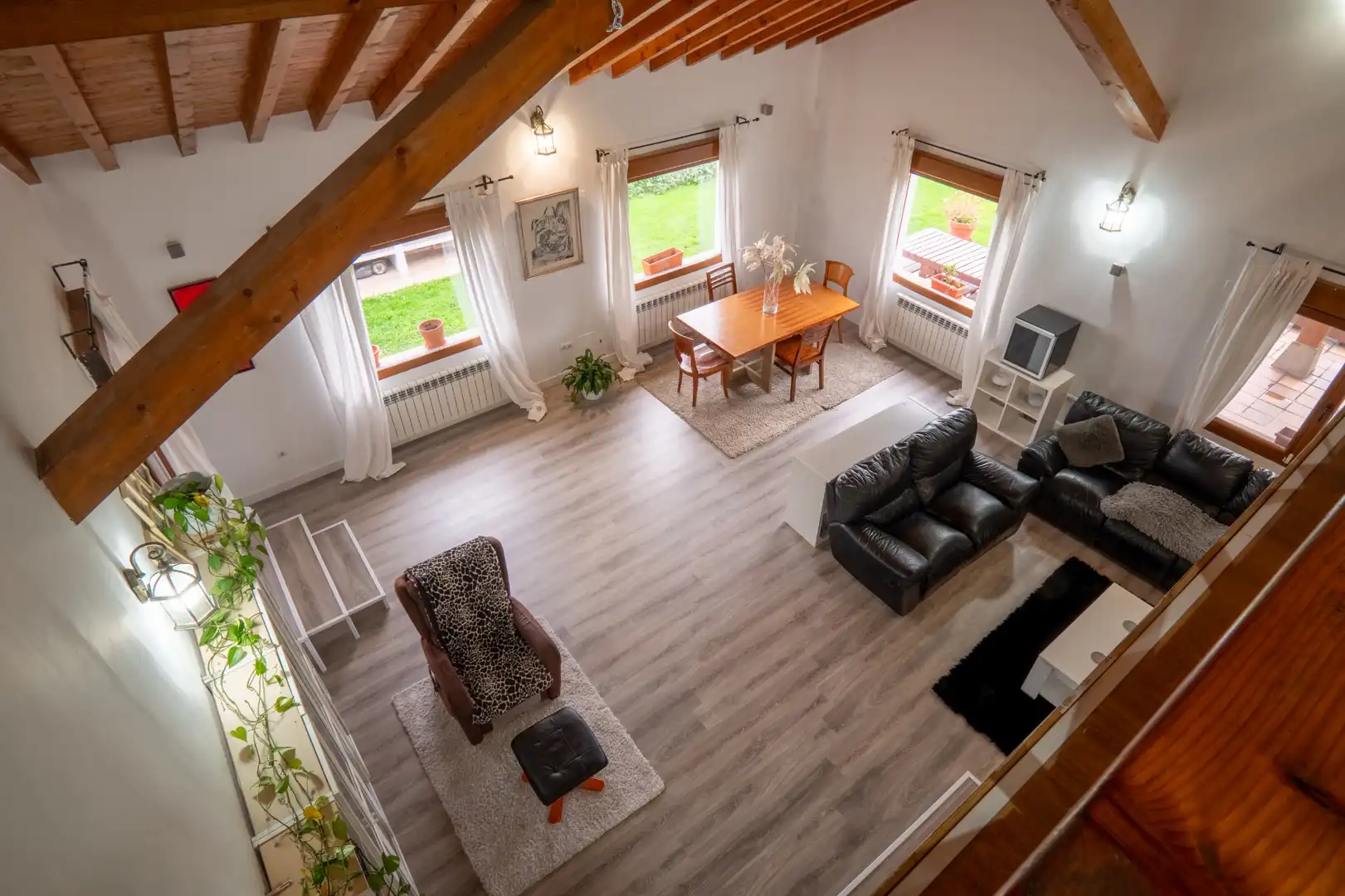 Sala d'estar de Casa o xalet en venda en Santillana del Mar amb Calefacció, Jardí privat i Parquet