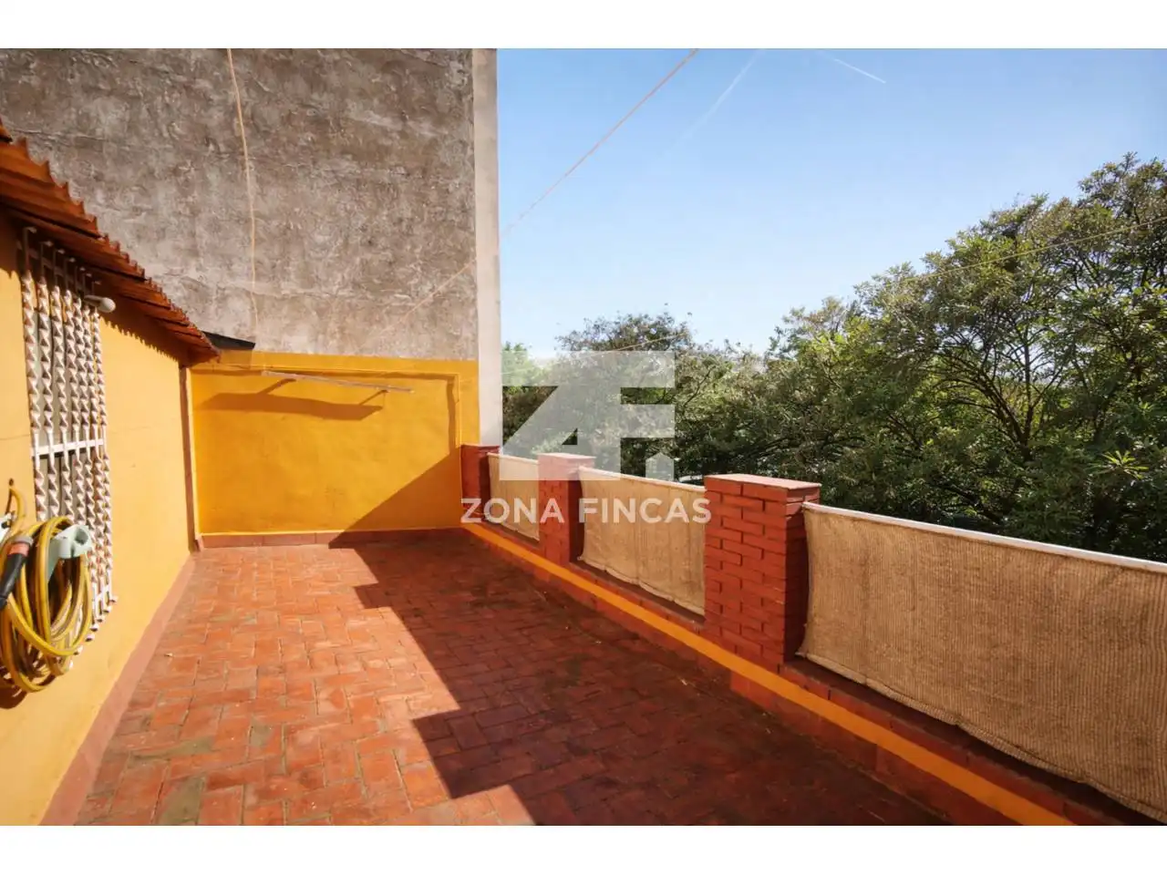Terrassa de Casa o xalet en venda en Santa Coloma de Gramenet amb Aire condicionat, Calefacció i Jardí privat