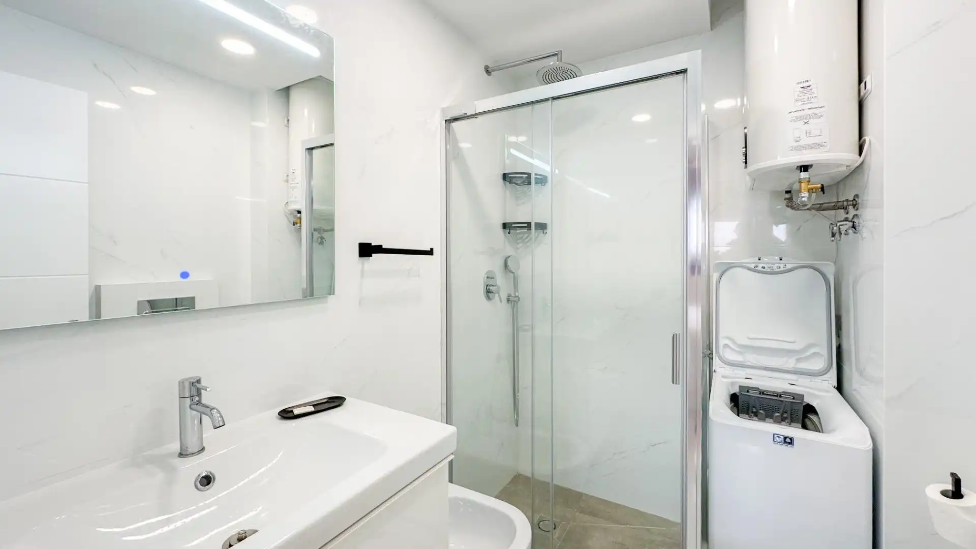 Baño de Piso de alquiler en Málaga con Aire acondicionado, Jardín privado y Terraza