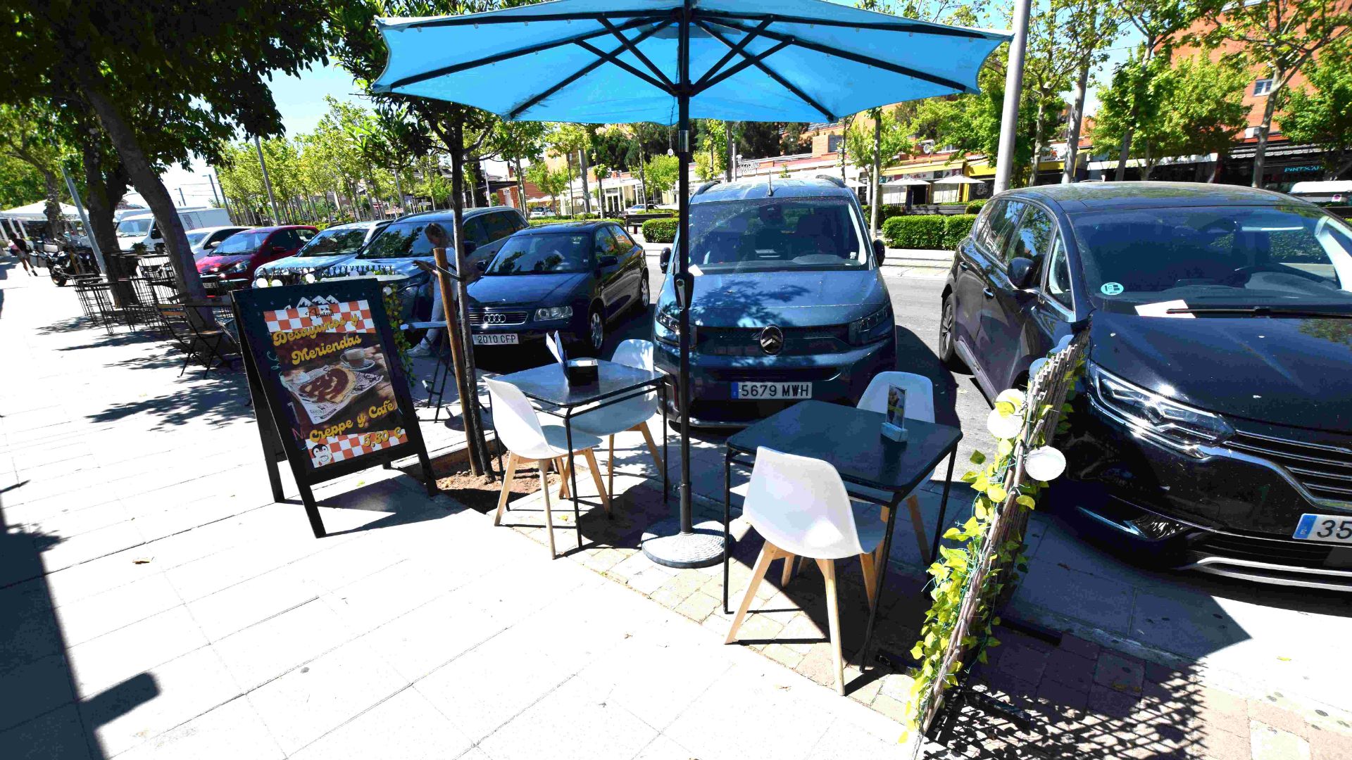 Vista exterior de Local en traspas en Boadilla del Monte amb Moblat