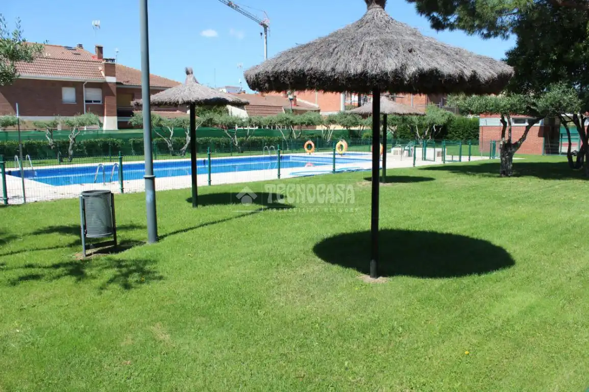 Jardín de Piso en venta en Azuqueca de Henares con Aire acondicionado, Calefacción y Piscina comunitaria